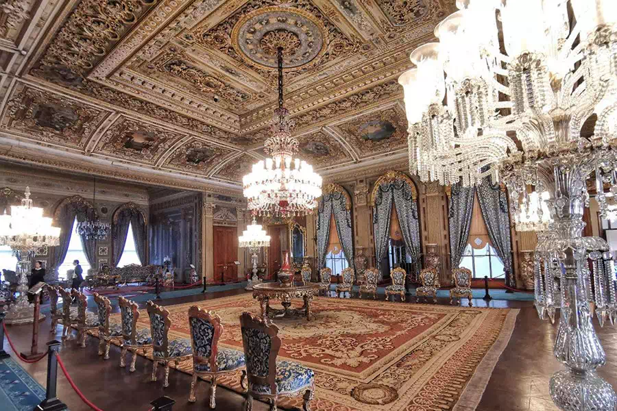 Dolmabahce Palace Tour and Bosphorus Cruise