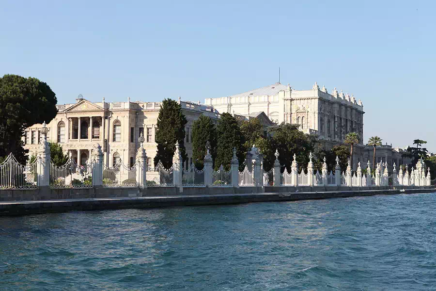 Dolmabahce Palace Tour and Bosphorus Cruise