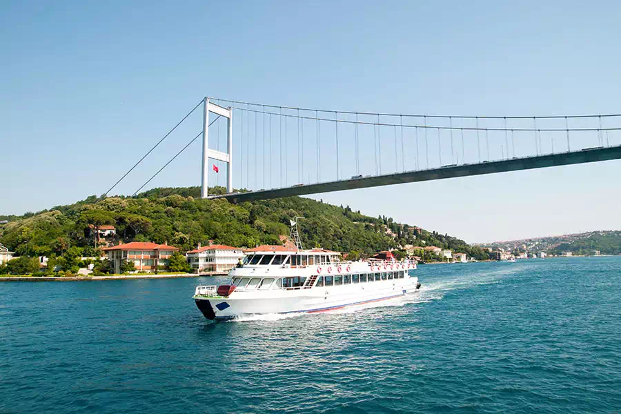 Dolmabahce Palace Tour and Bosphorus Cruise