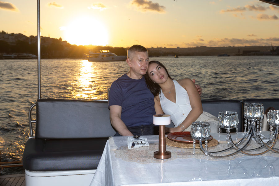 Private Bosphorus Dinner Yacht Cruise