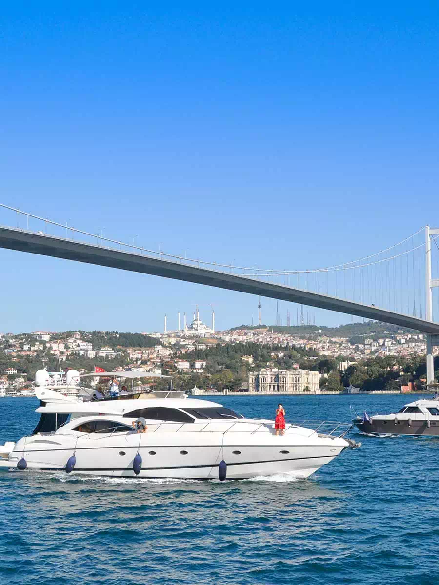 Luxury Yacht hire in Istanbul