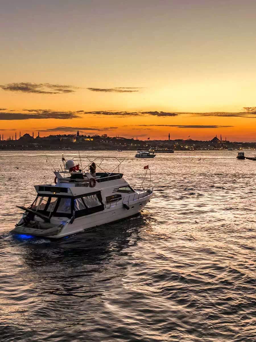 Luxury Yacht hire in Istanbul