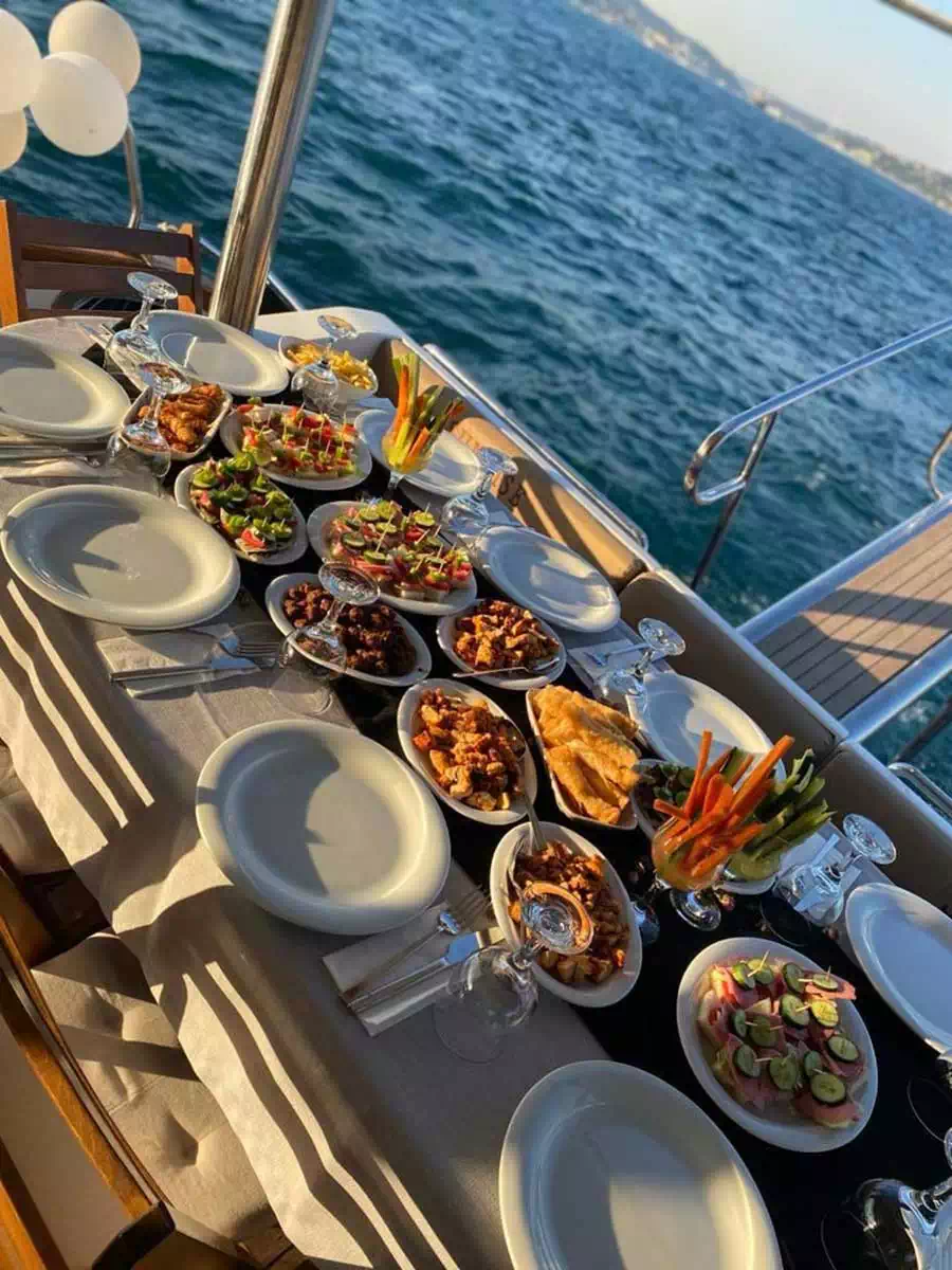 Luxury Yacht hire in Istanbul